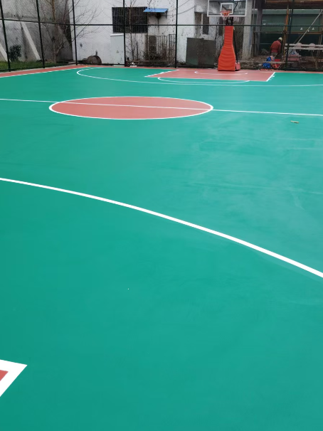 南朗镇 球场长期使用易出现地面开裂